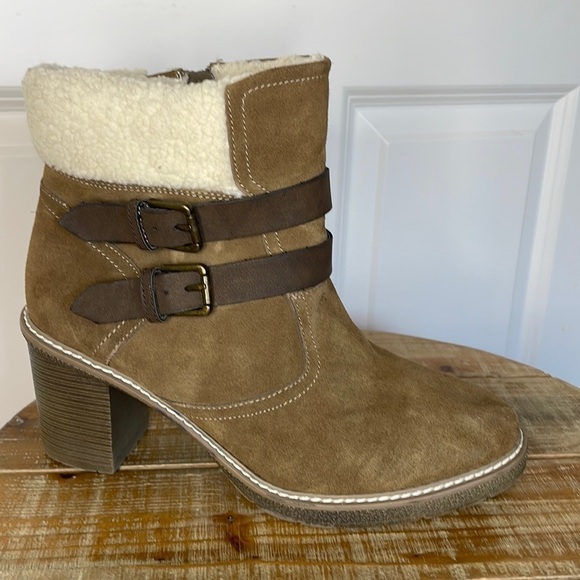 White Mountain Taupe Suede Leather Sherpa Lined Joker Block Heel Booties Size 11 - Picture 1 of 15